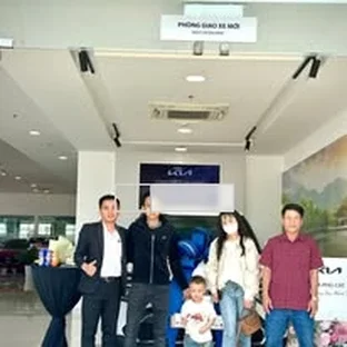 Kia Bình Định - Hoạt động hỗ trợ khách chọn xe tại Quy Nhơn.