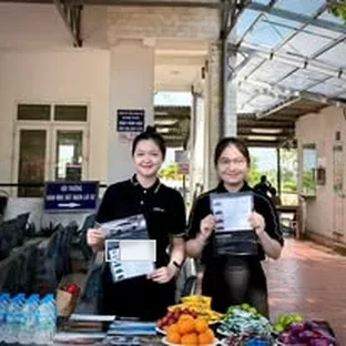 Kia Bình Định - Khách hàng nhận xe sau khi hoàn tất thủ tục.